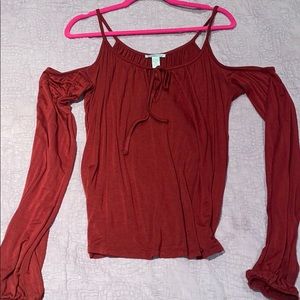 Maroon open shoulder long sleeve blouse